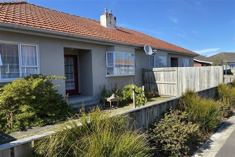 Photo of property in 1-2 Gibson Court, Roslyn, Palmerston North, 4414