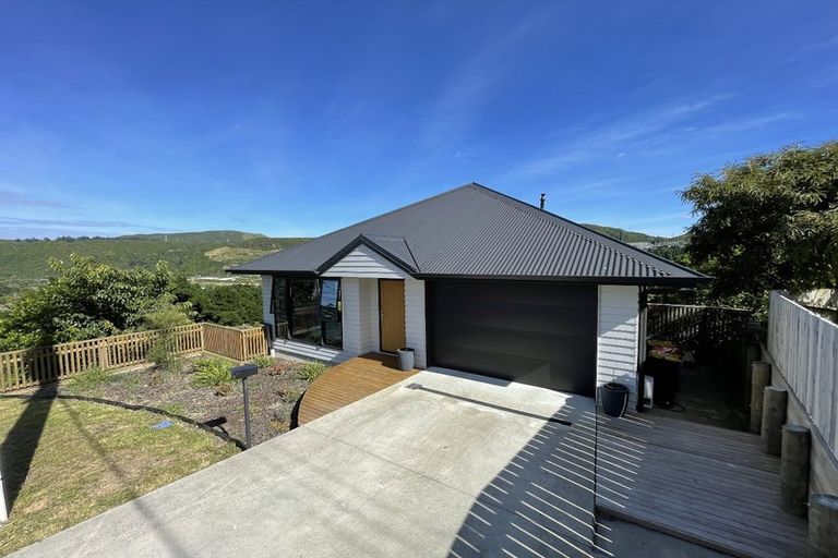 Photo of property in 6 Castle Crescent, Stokes Valley, Lower Hutt, 5019