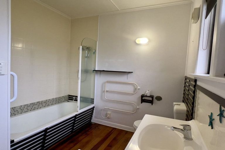 Photo of property in 2 Craig Road, Milford, Auckland, 0620