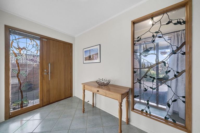 Photo of property in 5 Roman Close, Silverstream, Upper Hutt, 5019