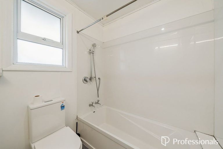 Photo of property in 1 Wakefield Terrace, Tawa, Wellington, 5028