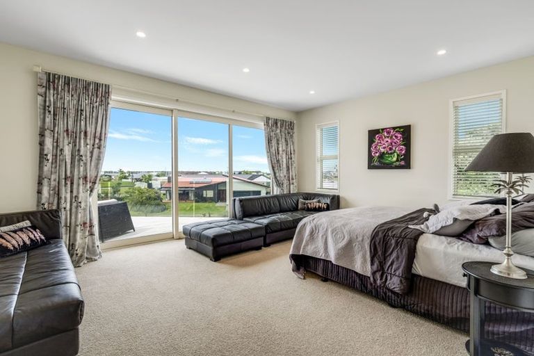 Photo of property in 28 Stace Hopper Drive, One Tree Point, 0118