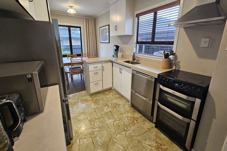 Photo of property in 10 Truby King Street, Merrilands, New Plymouth, 4312