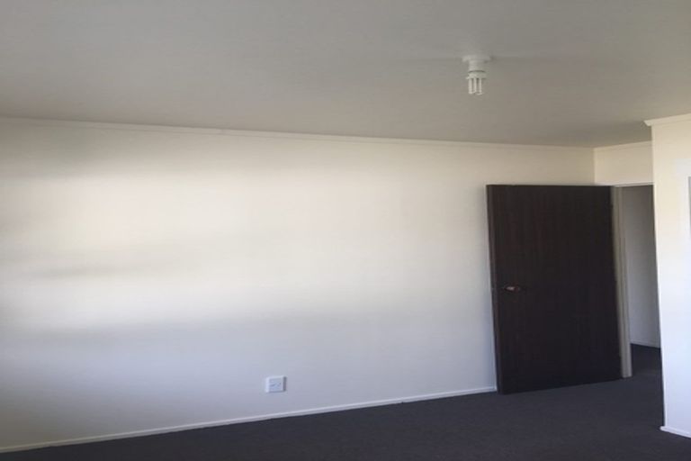 Photo of property in 1/3 Tusac Place, Totara Vale, Auckland, 0627