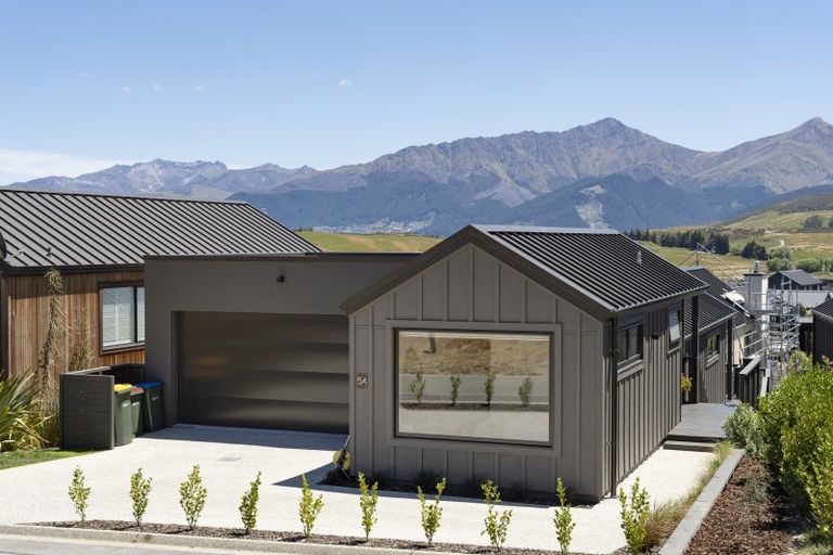 Photo of property in 5a Glenelg Lane, Jacks Point, 9371