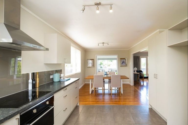 Photo of property in 11 Lipscombe Crescent, Havelock North, 4130