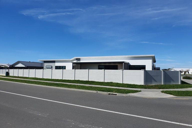 Photo of property in 33 Waimakariri Drive, Te Awa, Napier, 4110