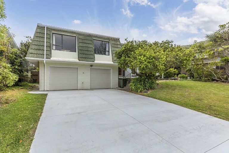 Photo of property in 14 Balliol Drive, Tawa, Wellington, 5028