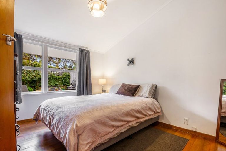 Photo of property in 3/50 Old Lake Road, Narrow Neck, Auckland, 0624