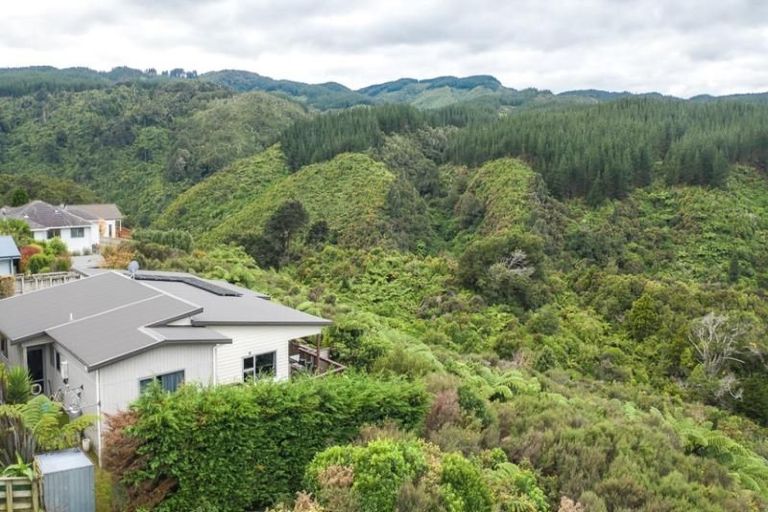 Photo of property in 29 Mcewen Crescent, Riverstone Terraces, Upper Hutt, 5018