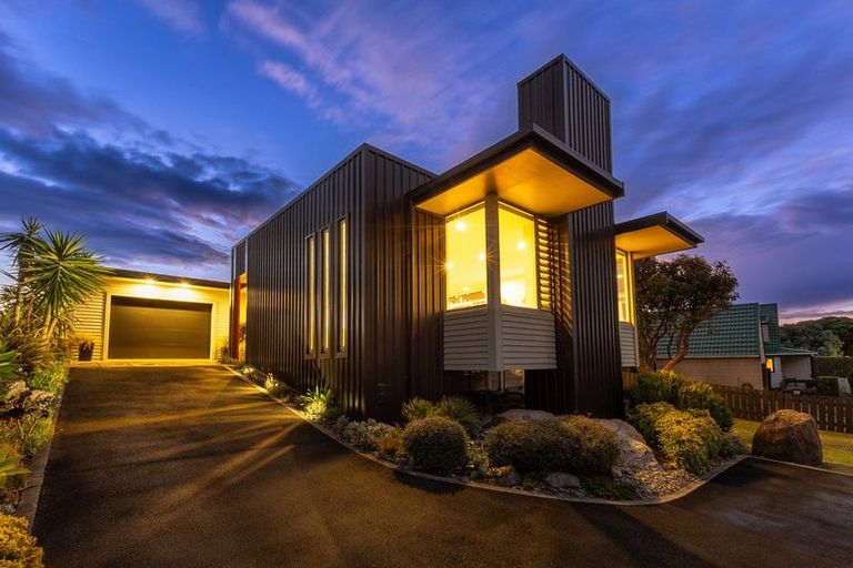 Photo of property in 4 Frances Street, Waikanae Beach, Waikanae, 5036