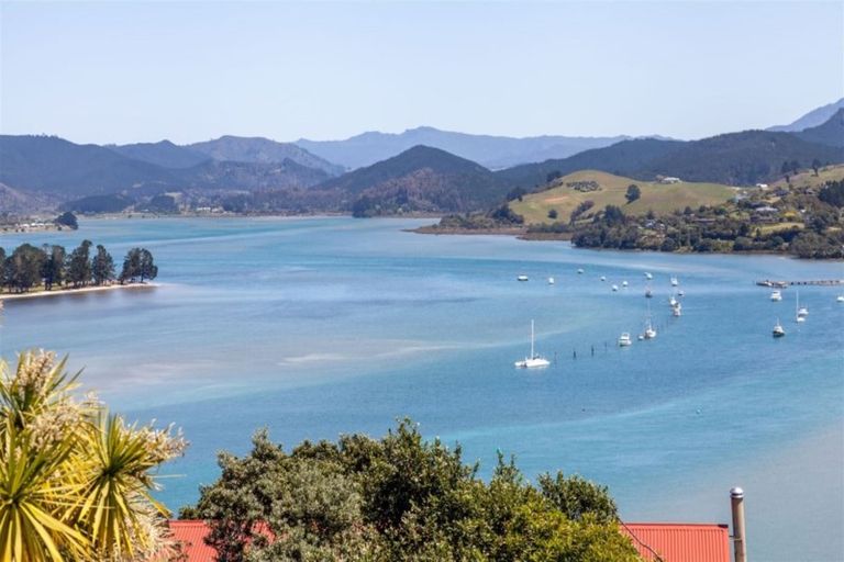 Photo of property in 28 Motuhoa Road, Tairua, 3508