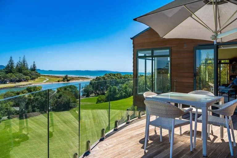 Photo of property in 2/42 Amorino Drive, Red Beach, 0932