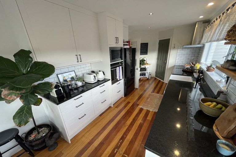 Photo of property in 26 Maple Grove, Maungaraki, Lower Hutt, 5010