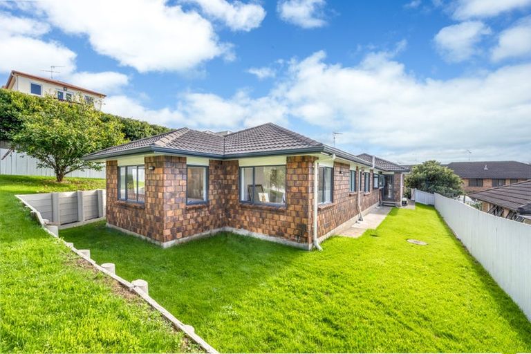Photo of property in 60 Saralee Drive, Manurewa, Auckland, 2105