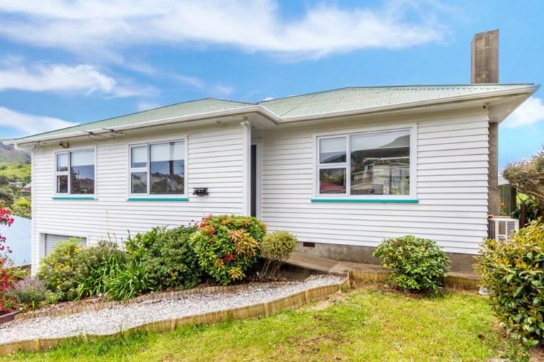 Photo of property in 71 Bell Street, Tawa, Wellington, 5028
