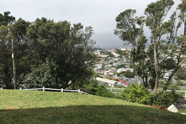 Photo of property in 76 Mitchell Street, Brooklyn, Wellington, 6021