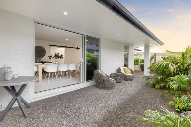 Photo of property in 5 Hanlow Place, Pyes Pa, Tauranga, 3112