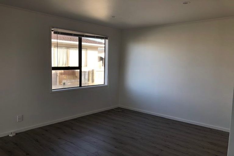 Photo of property in 10 Massine Place, Randwick Park, Auckland, 2105