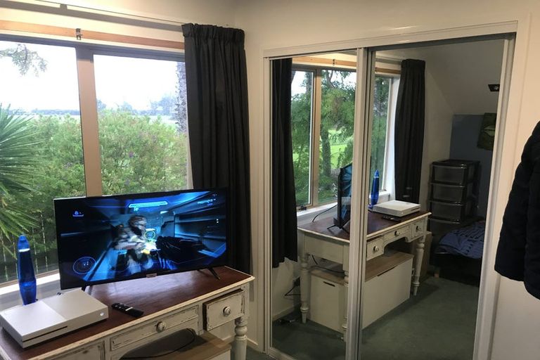 Photo of property in 2/842 East Coast Road, Oteha, Auckland, 0630