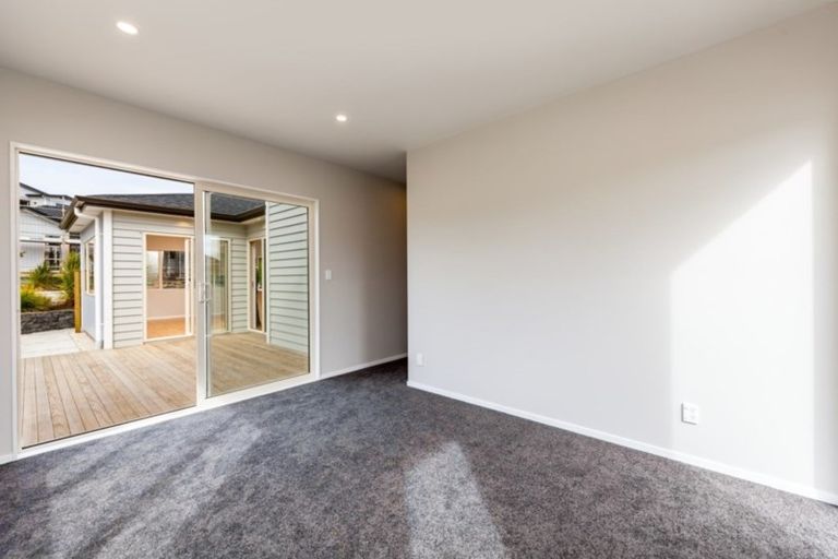 Photo of property in 11 Franheim Crescent, Orewa, 0931