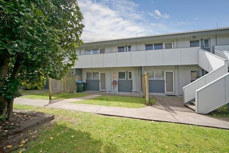 Photo of property in 2/42 Morningside Drive, Mount Albert, Auckland, 1025