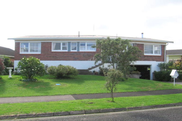 Photo of property in 4 Dowling Place, Pakuranga, Auckland, 2010