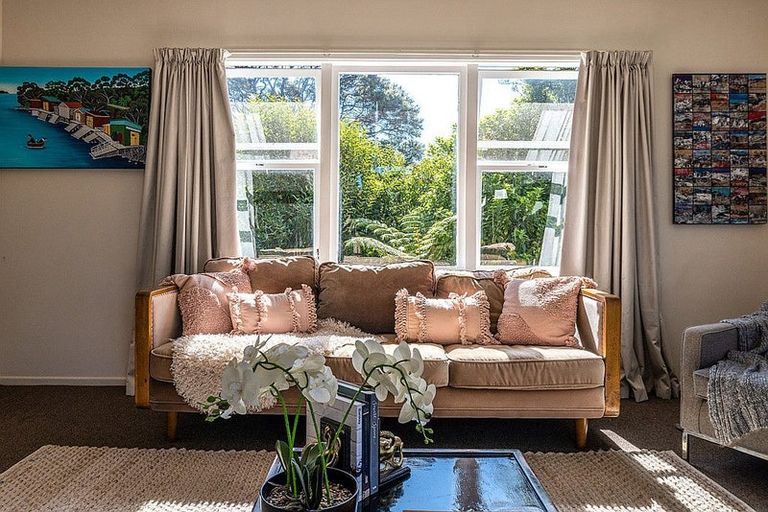 Photo of property in 116 Queens Drive, Oneroa, Waiheke Island, 1081