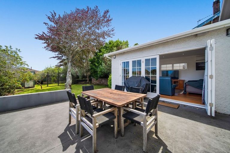 Photo of property in 18 Bulteel Street, New Plymouth, 4310