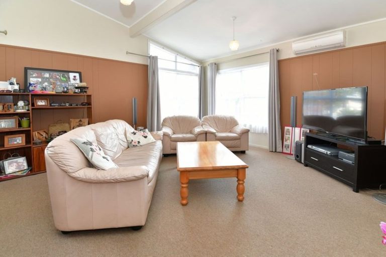 Photo of property in 6 William Hadlow Place, Hatfields Beach, Orewa, 0931