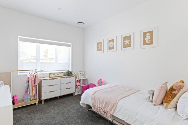 Photo of property in 12 Kowhai Street, Strandon, New Plymouth, 4312