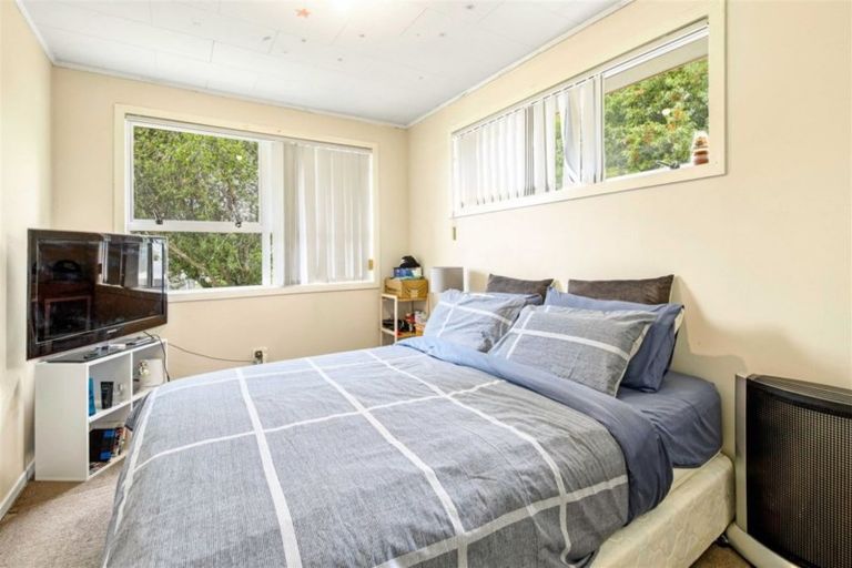 Photo of property in 71 Chilcott Road, Henderson, Auckland, 0612