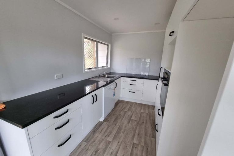 Photo of property in 5 Jarrah Place, Massey, Auckland, 0614