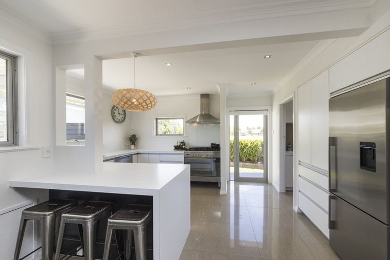 Photo of property in 34 Churchill Avenue, Hokowhitu, Palmerston North, 4410