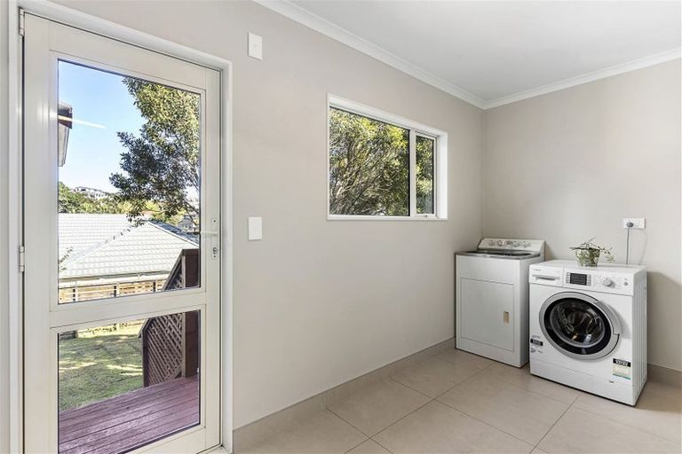 Photo of property in 3 Rosella Place, Murrays Bay, Auckland, 0630