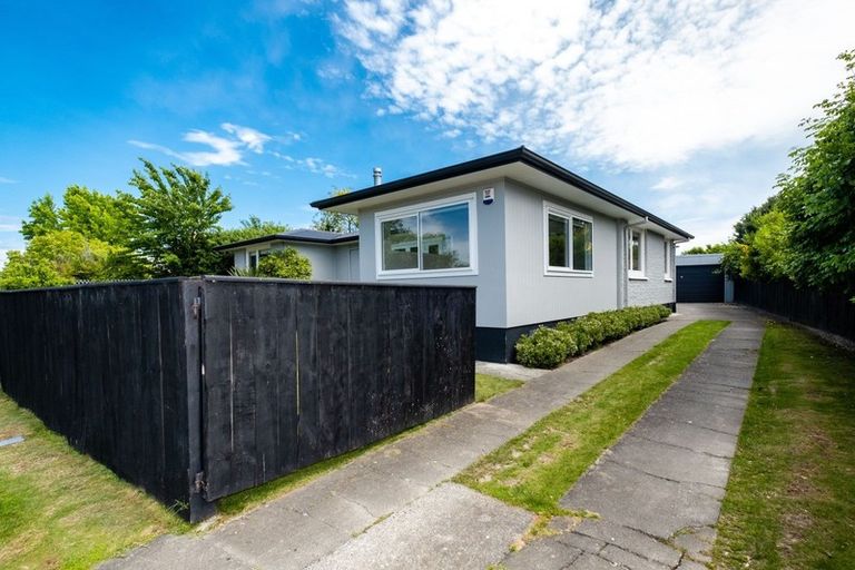 Photo of property in 11 Lipscombe Crescent, Havelock North, 4130