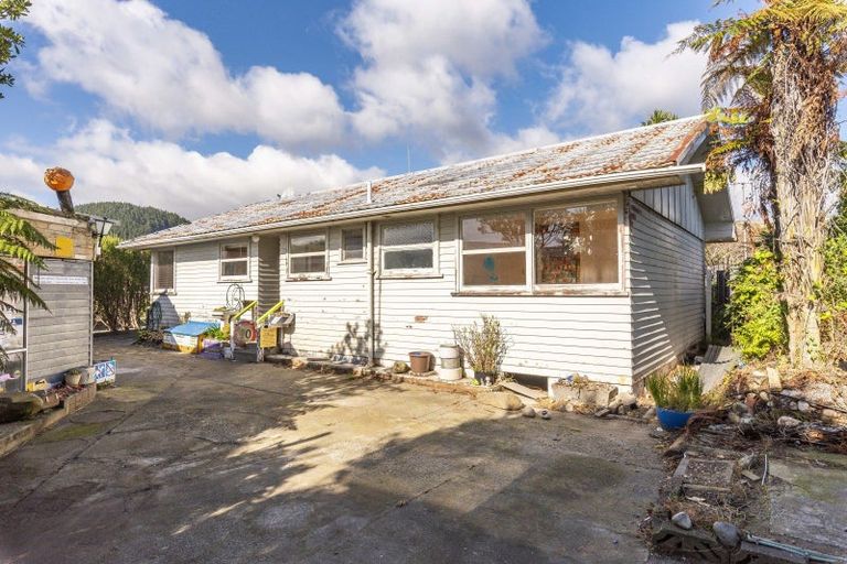 Photo of property in 7 Awatea Avenue, Paraparaumu, 5032