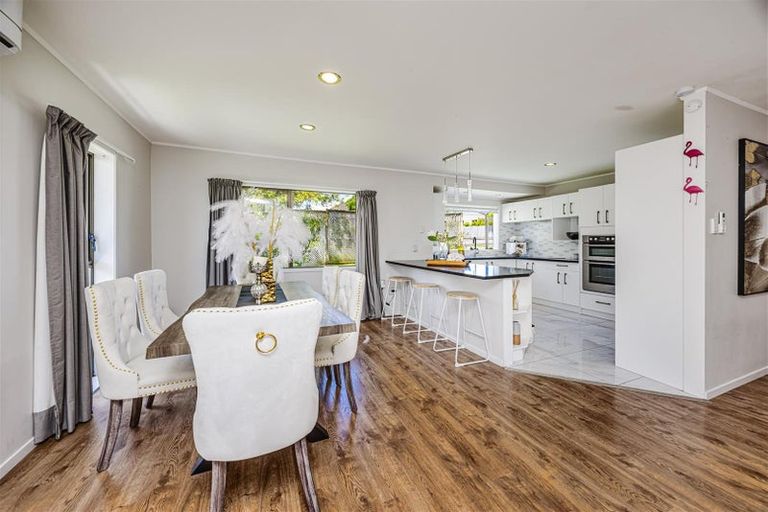 Photo of property in 6 Majesty Place, Half Moon Bay, Auckland, 2012