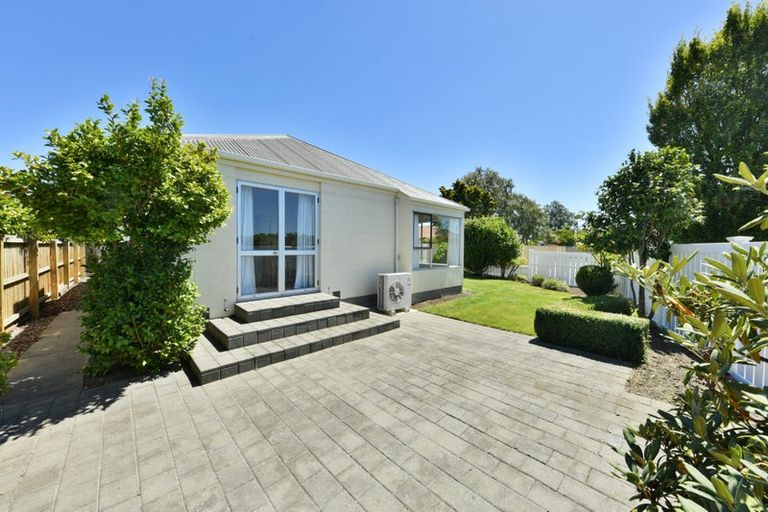 Photo of property in 2/16 Mulberry Place, Redwood, Christchurch, 8051