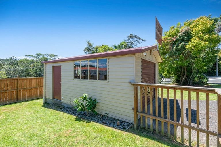 Photo of property in 1/50 Kaipatiki Road, Glenfield, Auckland, 0629