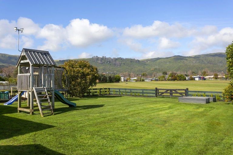 Photo of property in 19 Montgomery Crescent, Kinloch, Taupo, 3377