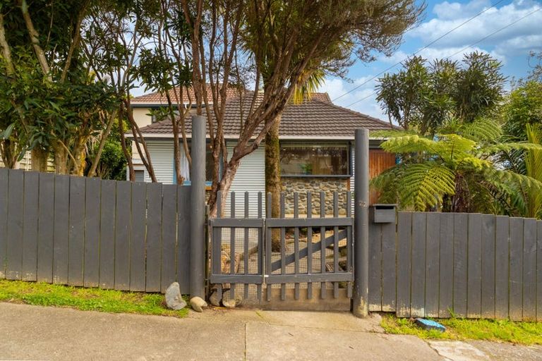 Photo of property in 22 Hereford Street, Cannons Creek, Porirua, 5024