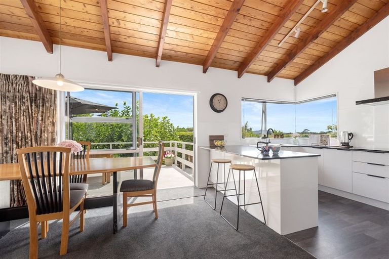 Photo of property in 1/35 Forrest Hill Road, Milford, Auckland, 0620