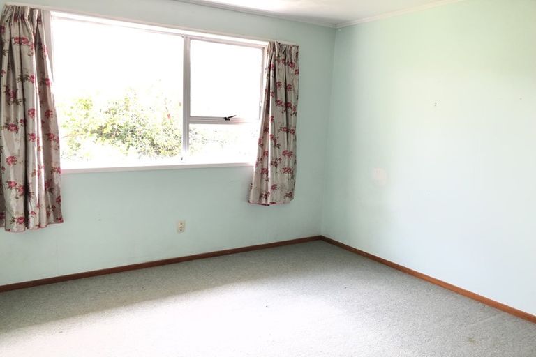 Photo of property in 3 Tahu Crescent, Sunnynook, Auckland, 0620