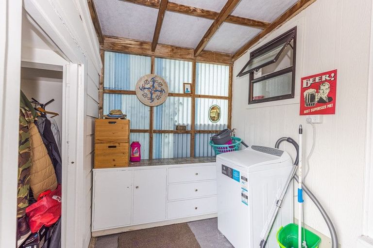 Photo of property in 9 Manuka Street, Castlecliff, Whanganui, 4501