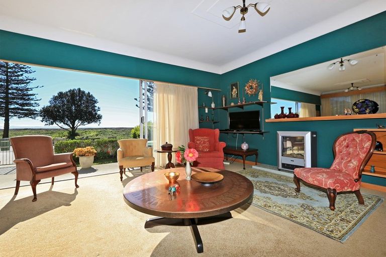 Photo of property in 10 North Terrace, Westshore, Napier, 4110