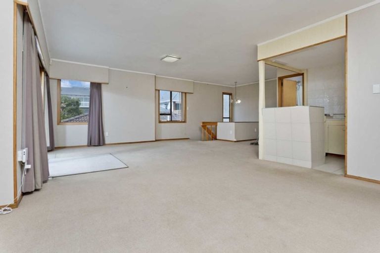 Photo of property in 15 Westwell Road, Belmont, Auckland, 0622