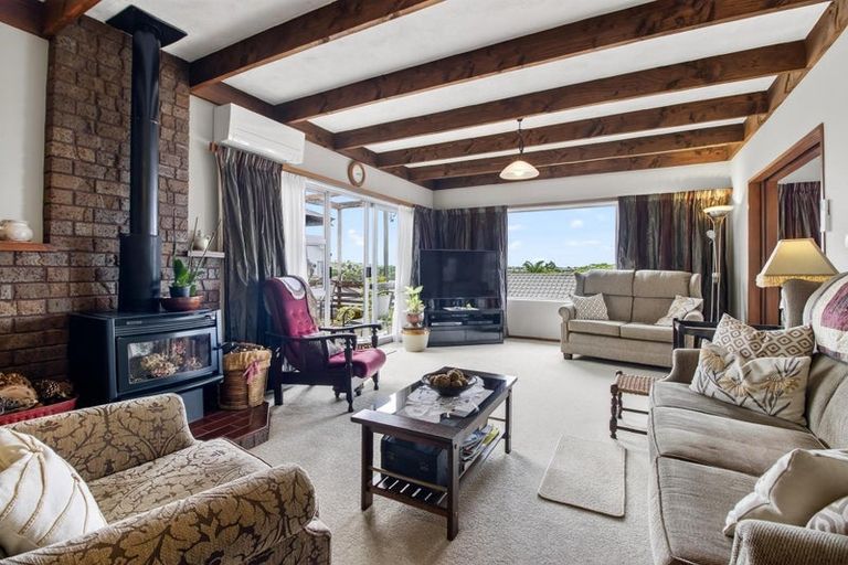 Photo of property in 22 Widmore Drive, Massey, Auckland, 0614