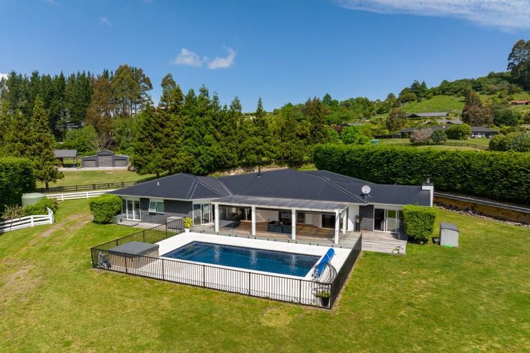 Photo of property in 15 Maple Grove, Acacia Bay, Taupo, 3385