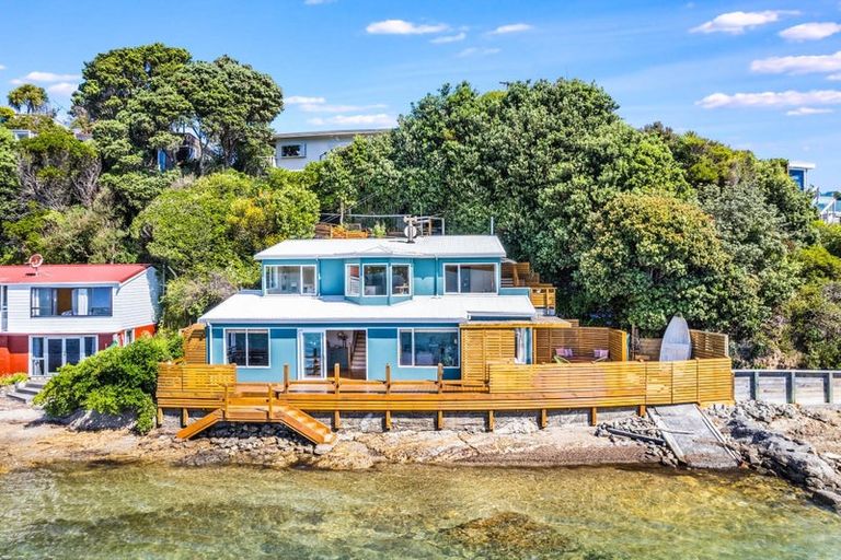 Photo of property in 14a Trevor Terrace, Paremata, Porirua, 5024